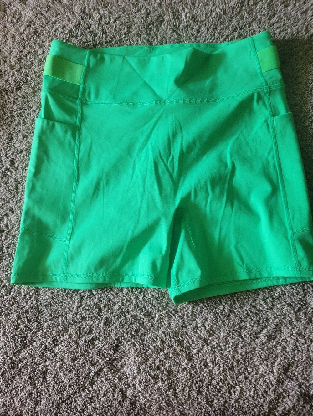 Fabletics Lot 3 Capri, 3 Shorts, 1 Sports Bra Womens XL - Picture 6 of 12